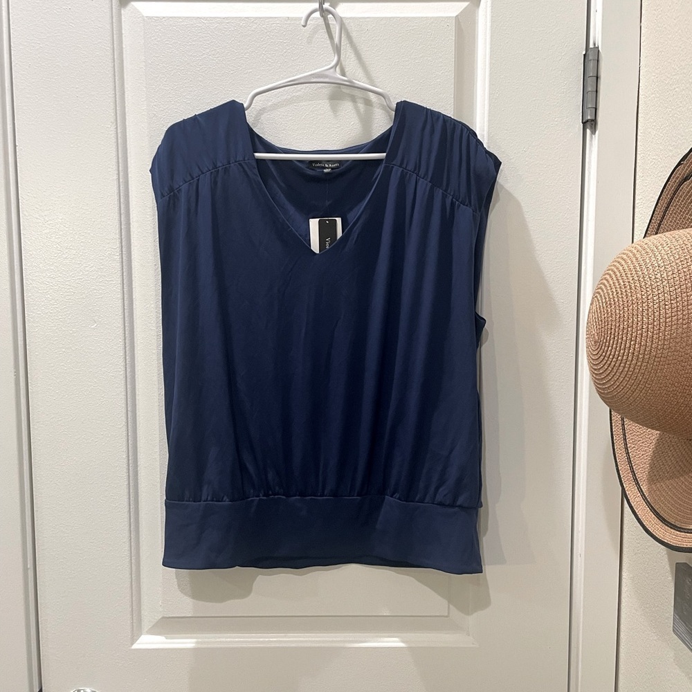 NEW…StitchFix Violets & Roses V Neck Sleeveless Blouse - Picture 2 of 4